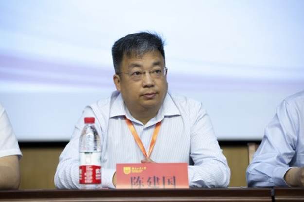 中建七局（上海）有限公司党委副书记、总经理陈建国致辞